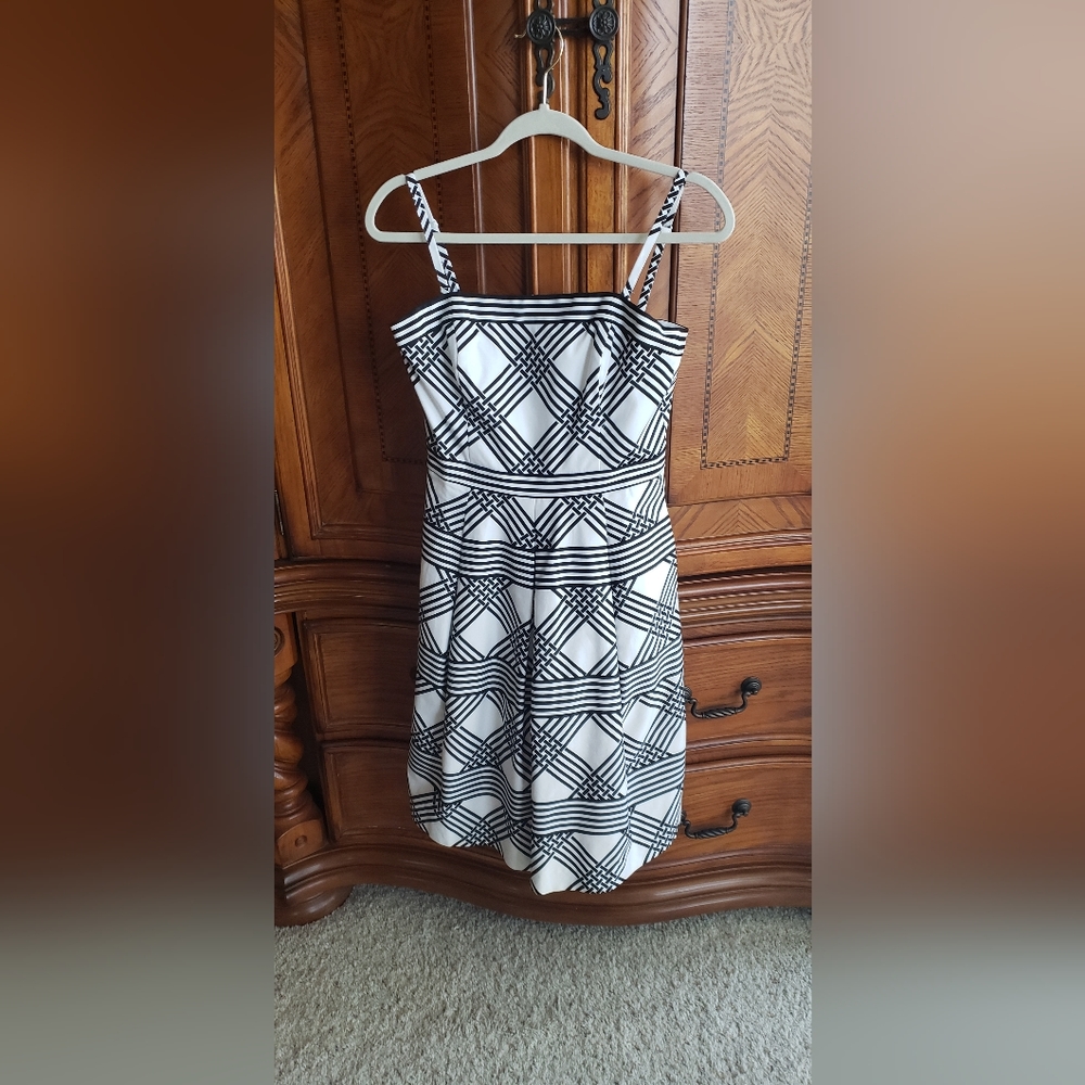 White House Black Market Geometric Pattern Dress Size 4